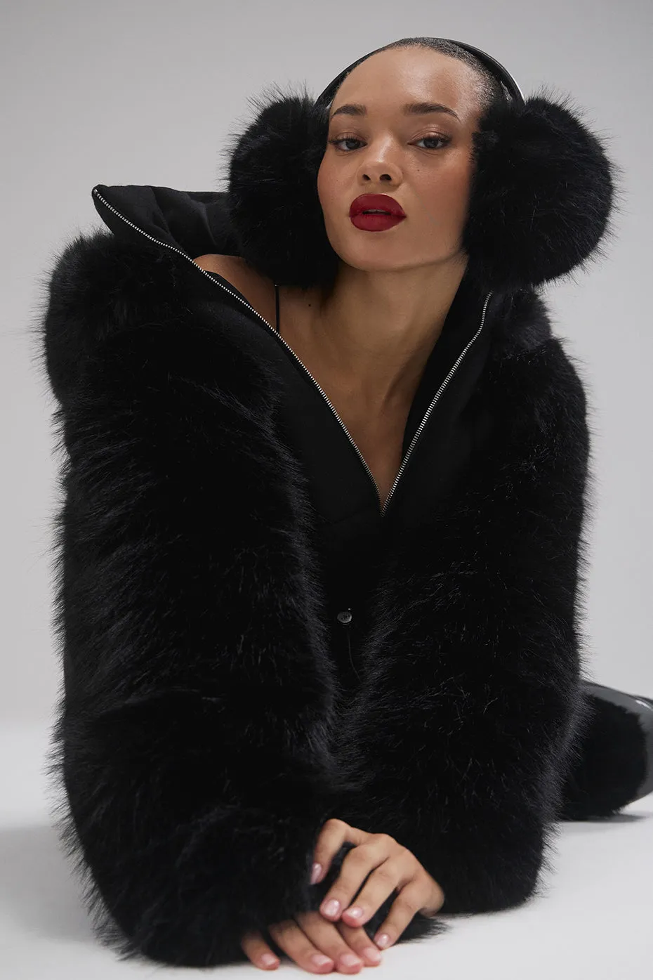 La Premiere Opulent Faux Fur Stunner Jacket - Black/Black