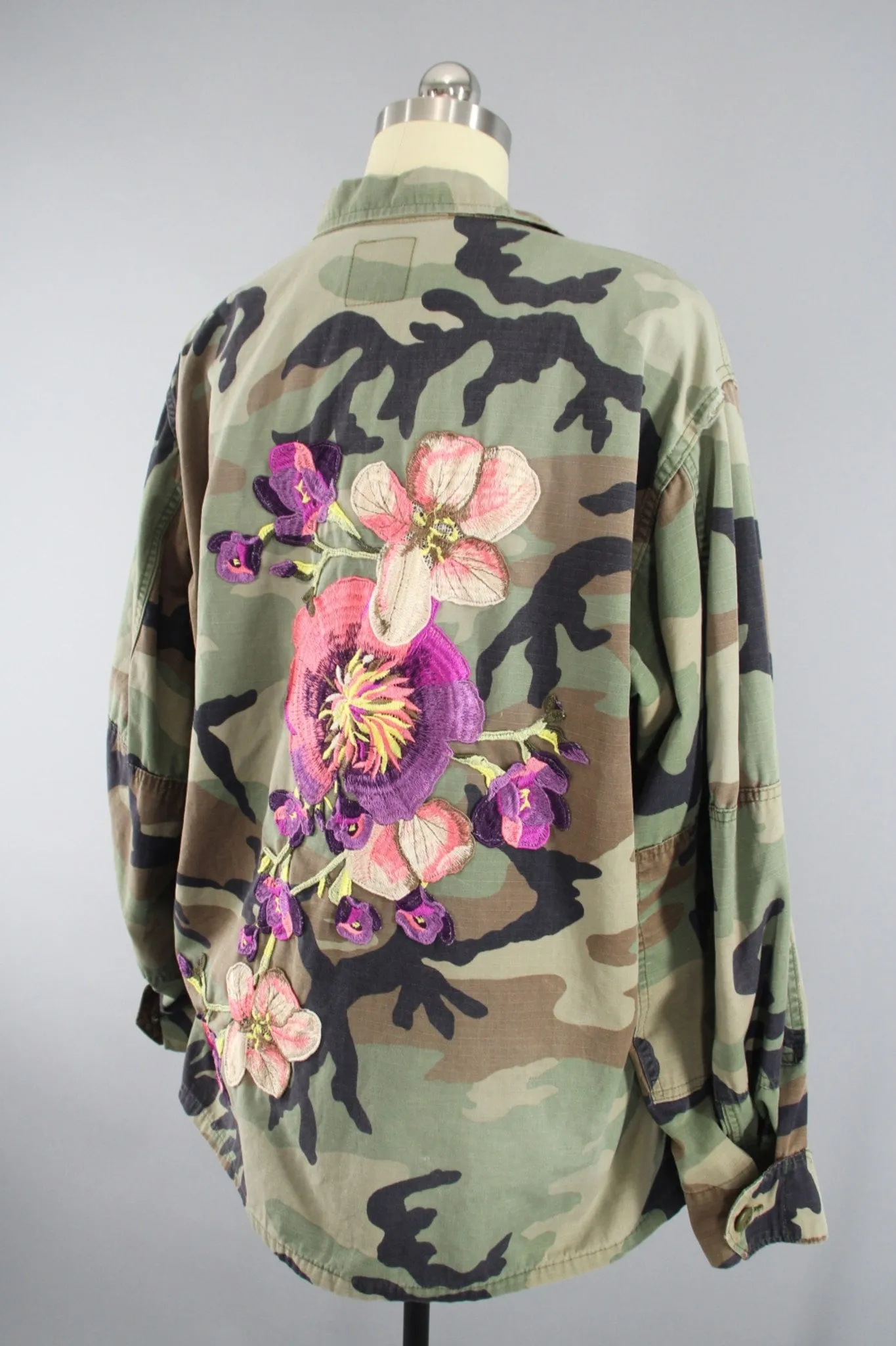 Vintage US Army Embroidered Camouflage Jacket / Purple Peach Floral Embroidery / XL XXL Plus